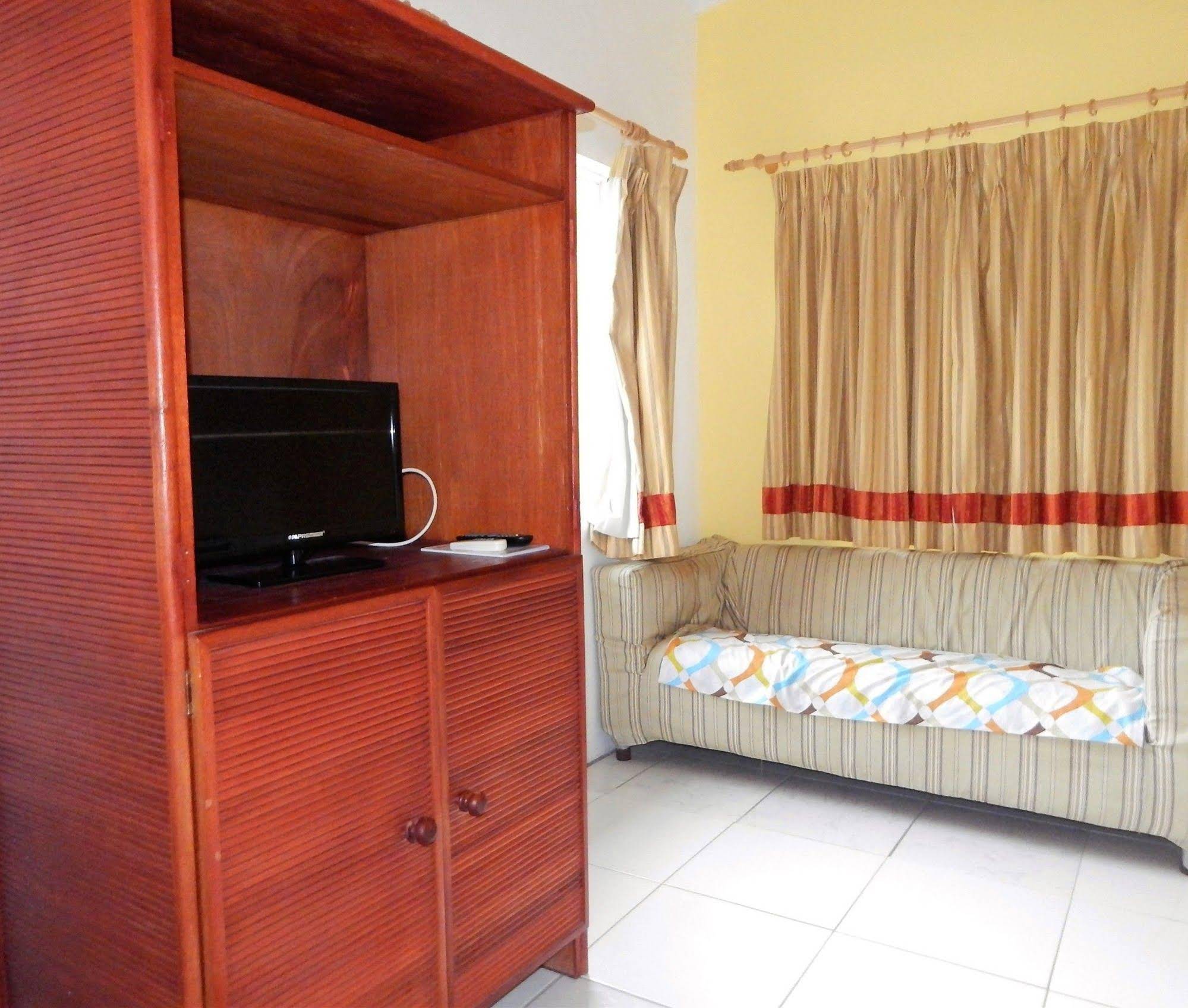 JJ's Paradise Hotel