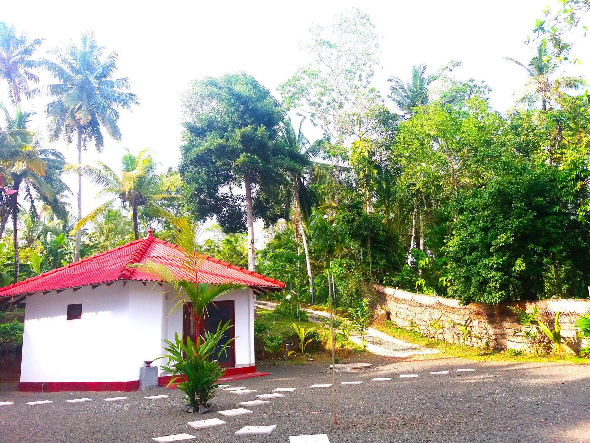 Lagoon Resort Goviyapana