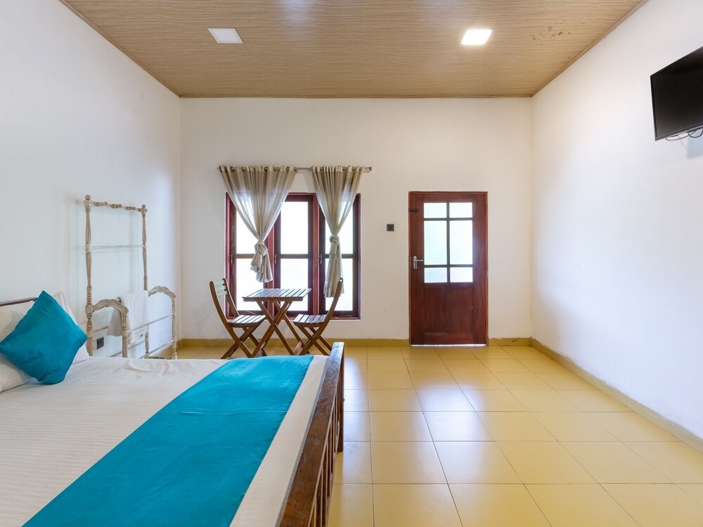 A4 Holiday Inn by Yoho