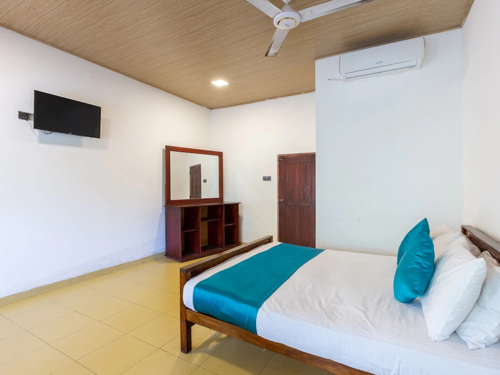 A4 Holiday Inn by Yoho