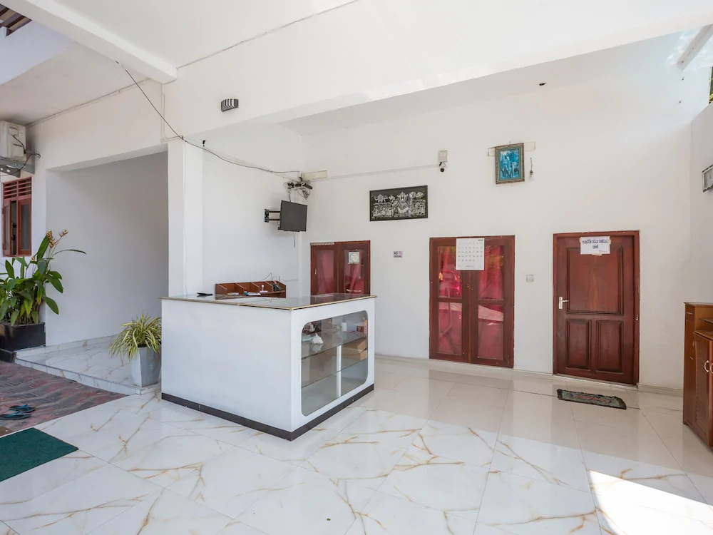 A4 Holiday Inn by Yoho