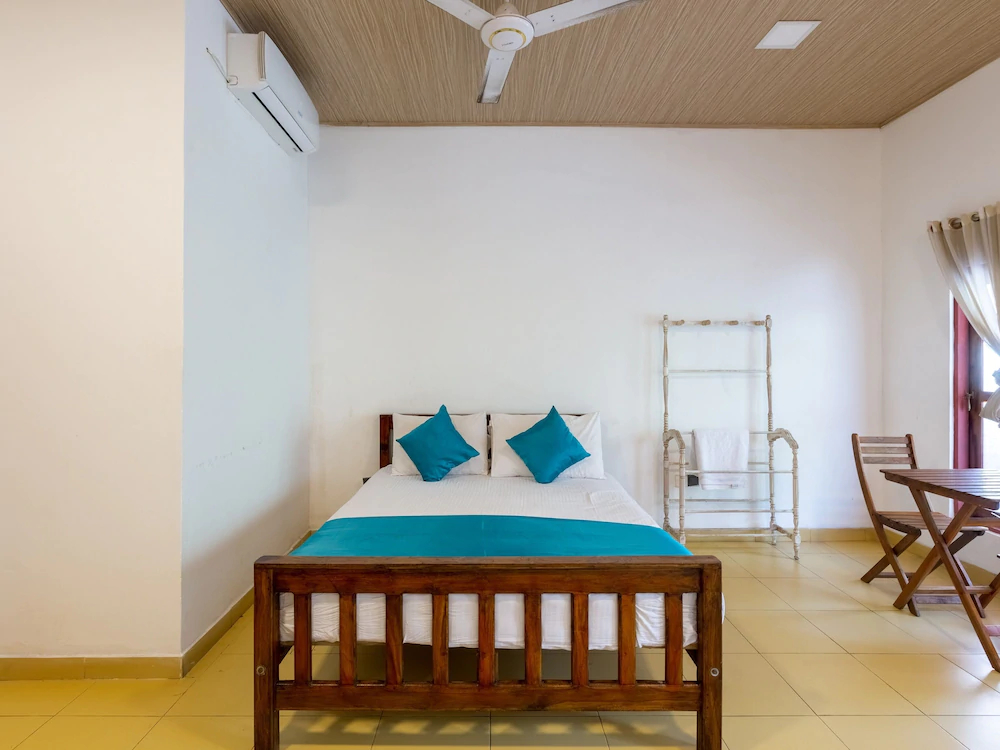 A4 Holiday Inn by Yoho