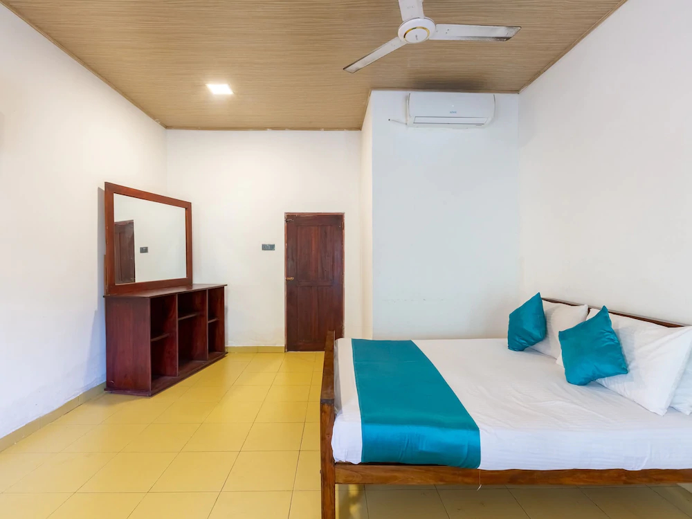 A4 Holiday Inn by Yoho
