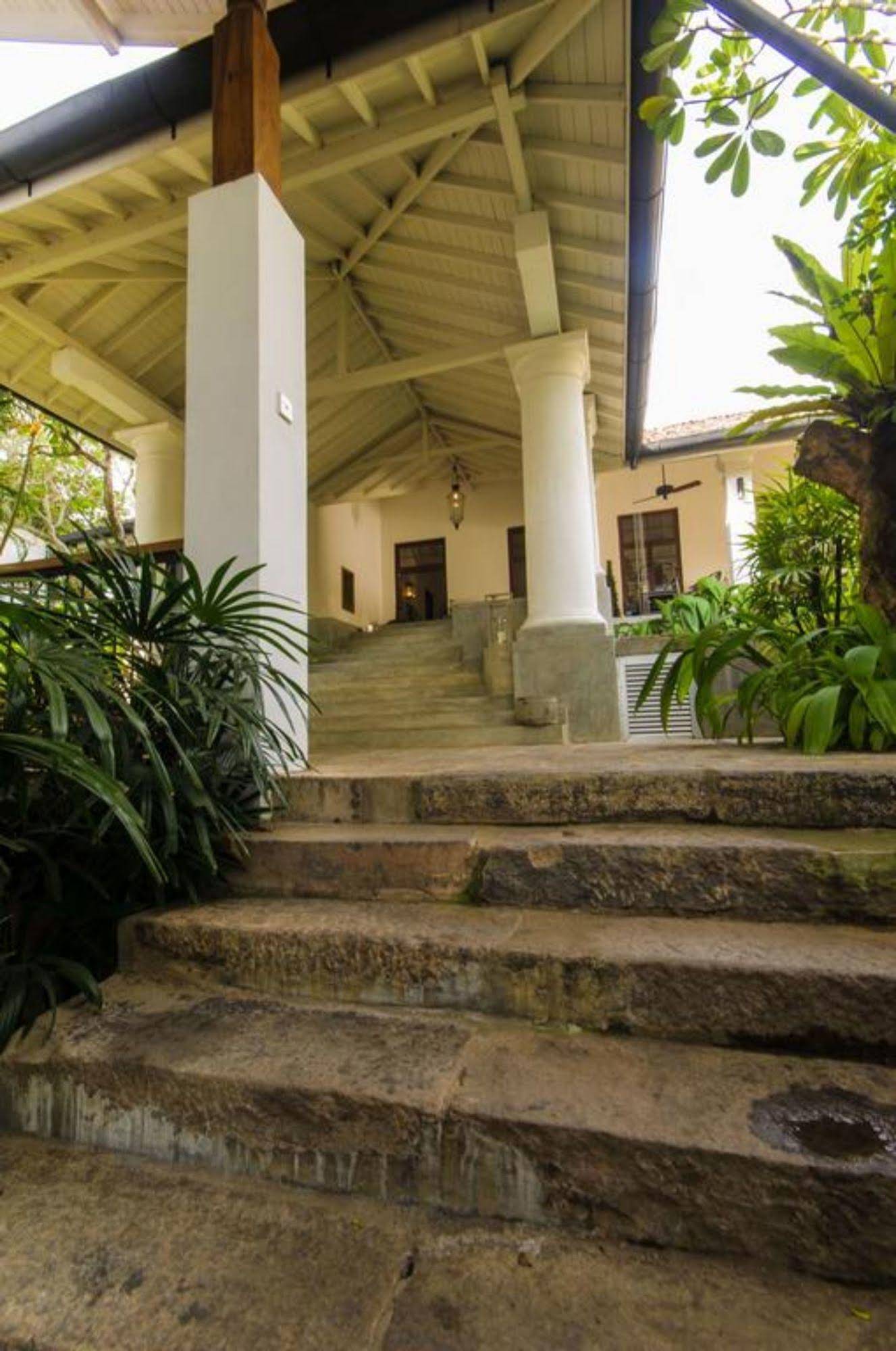 D Pavilion Inn
