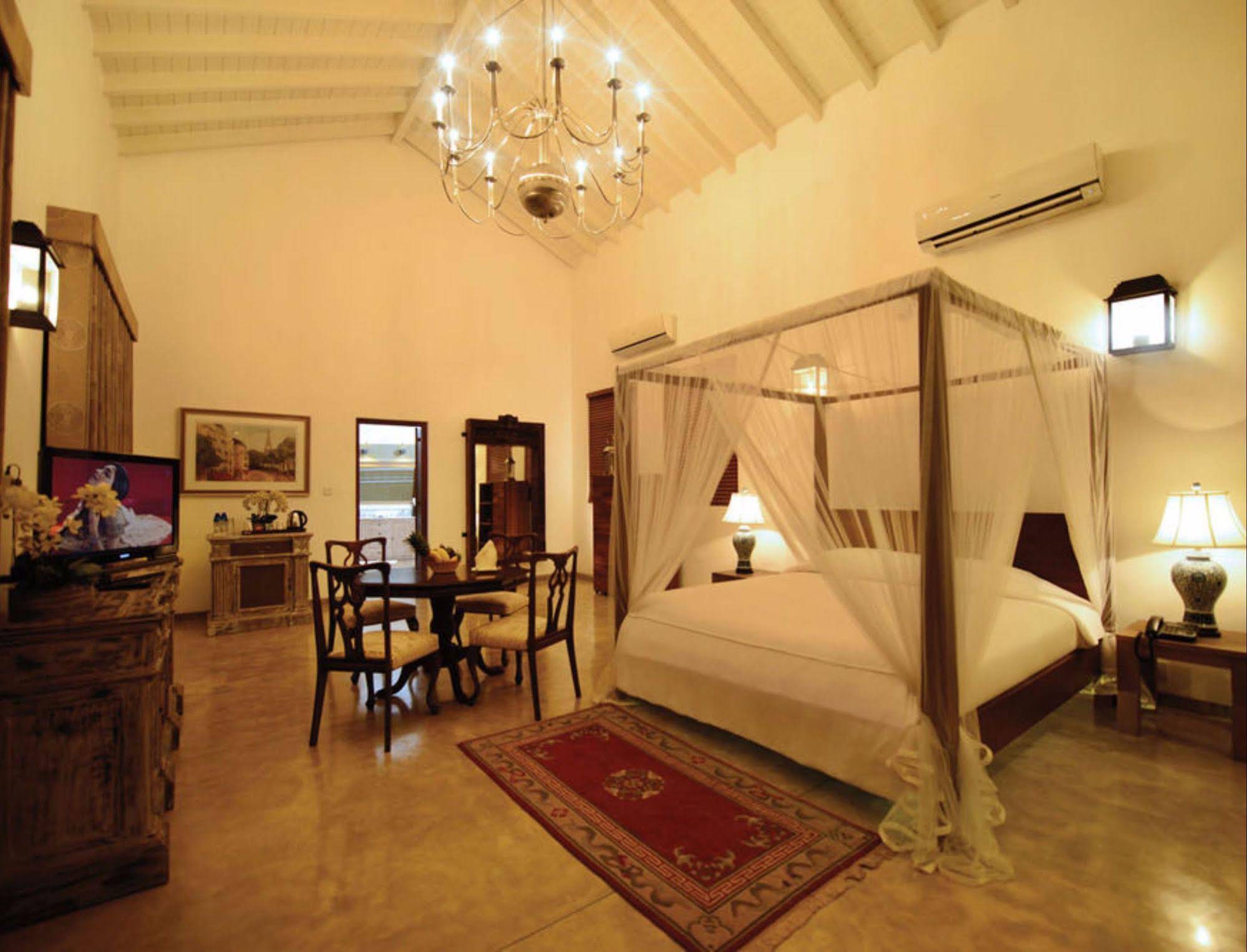 D Pavilion Inn