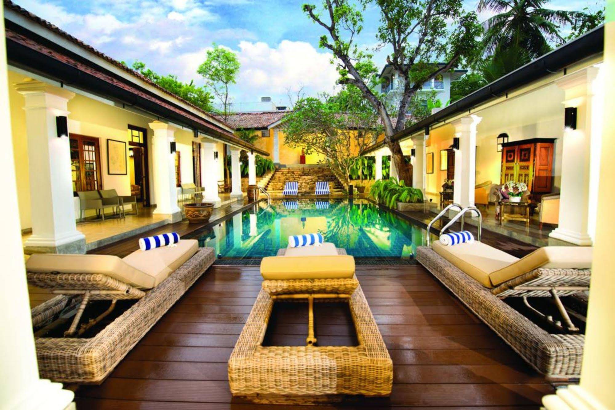 D Pavilion Inn
