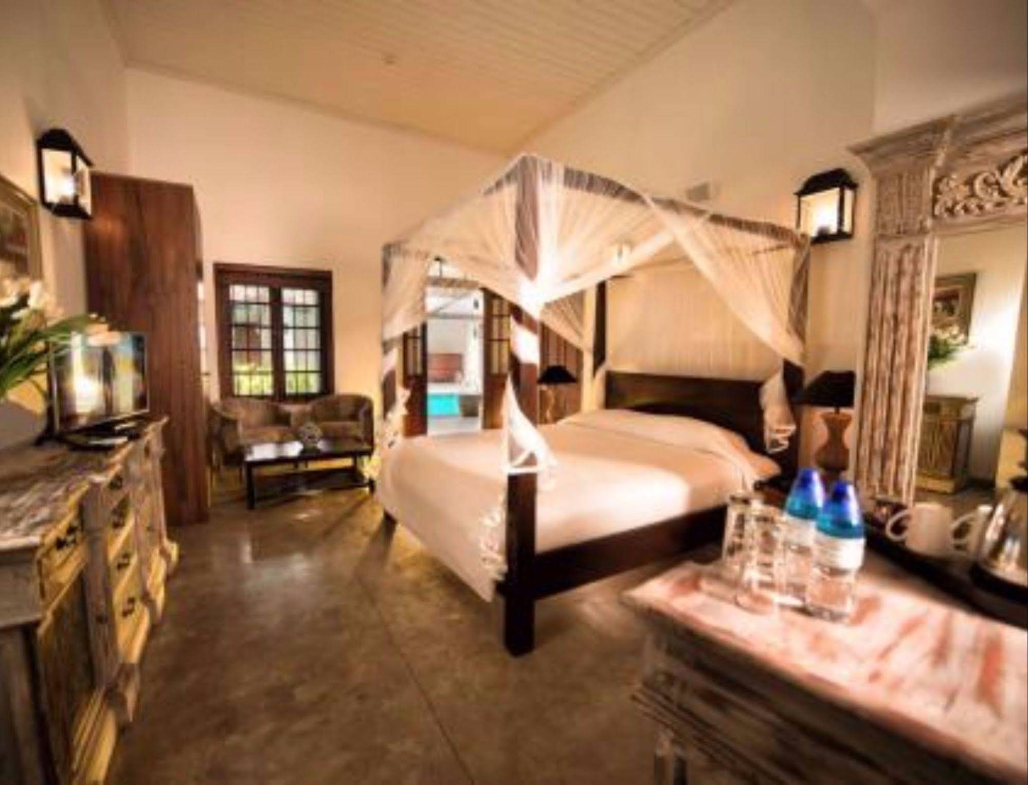 D Pavilion Inn