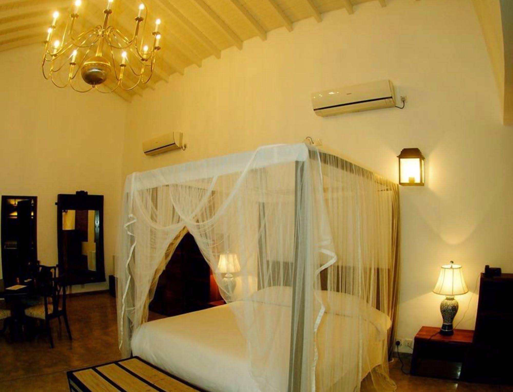 D Pavilion Inn