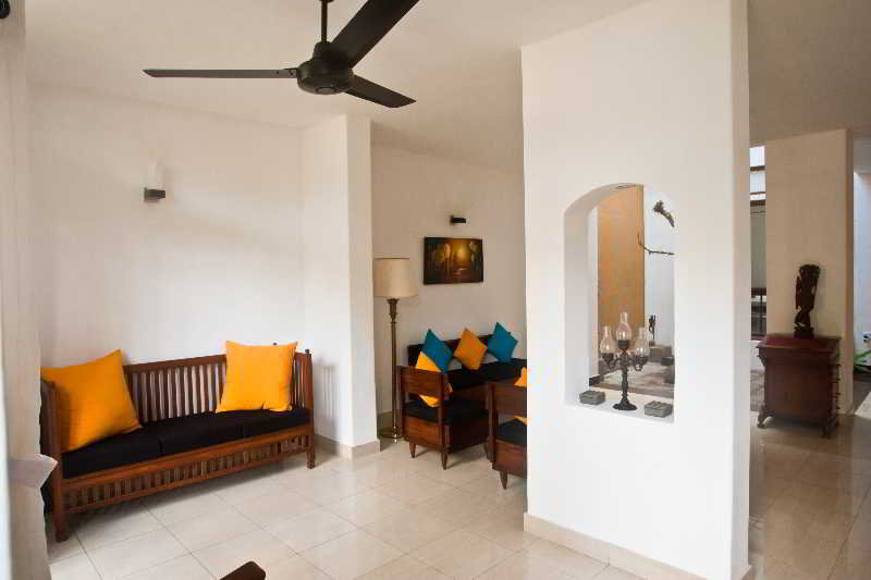 OYO 103 Lavinia Villa