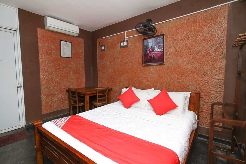 One Way High Tension by OYO Rooms