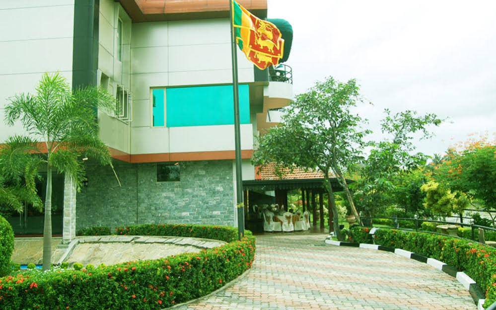 Opulent River Face Hotel