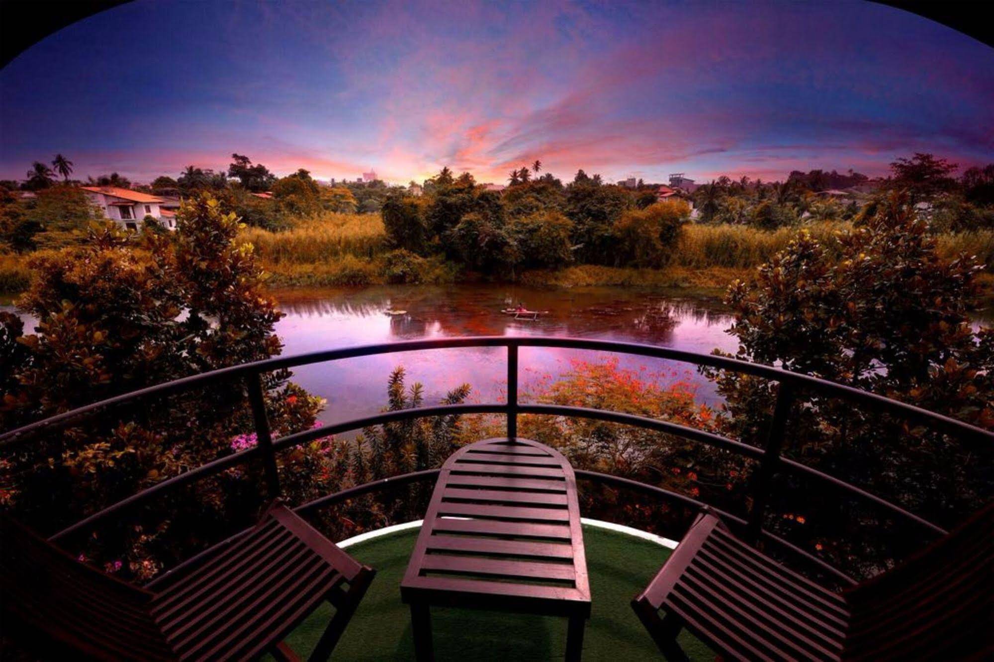 Opulent River Face Hotel