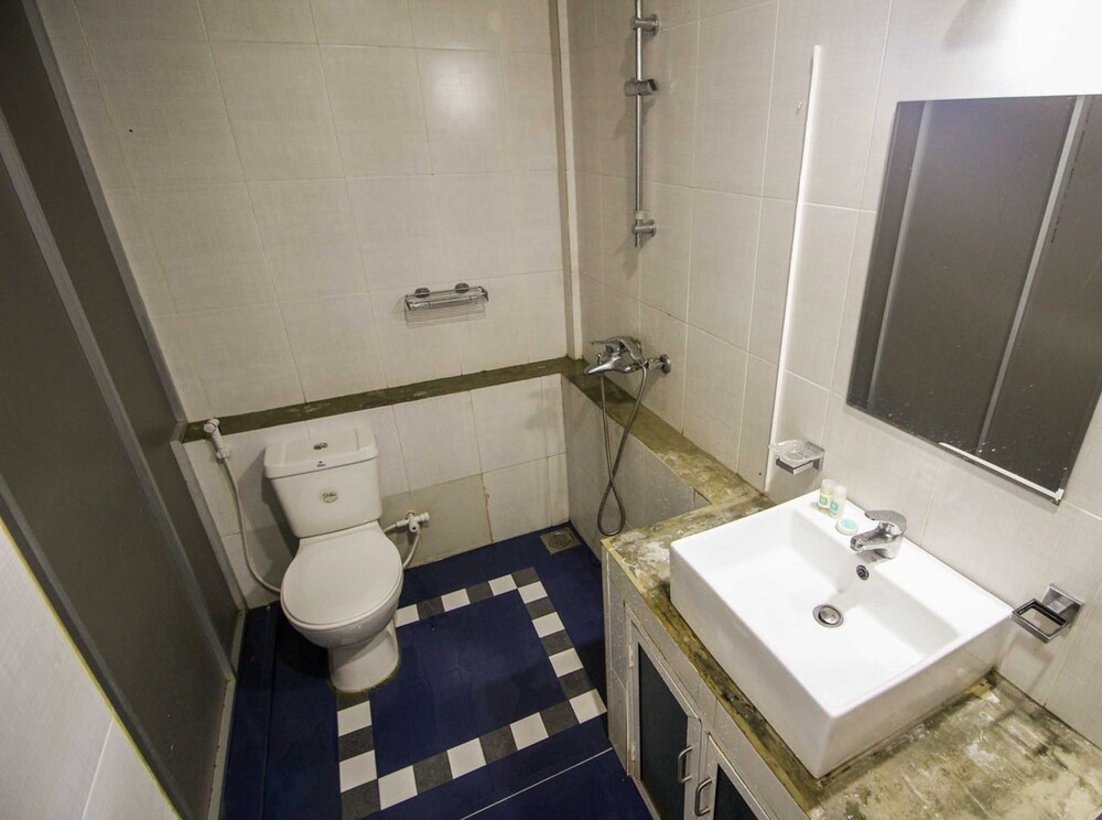 Yoho Solid Hotel Borella