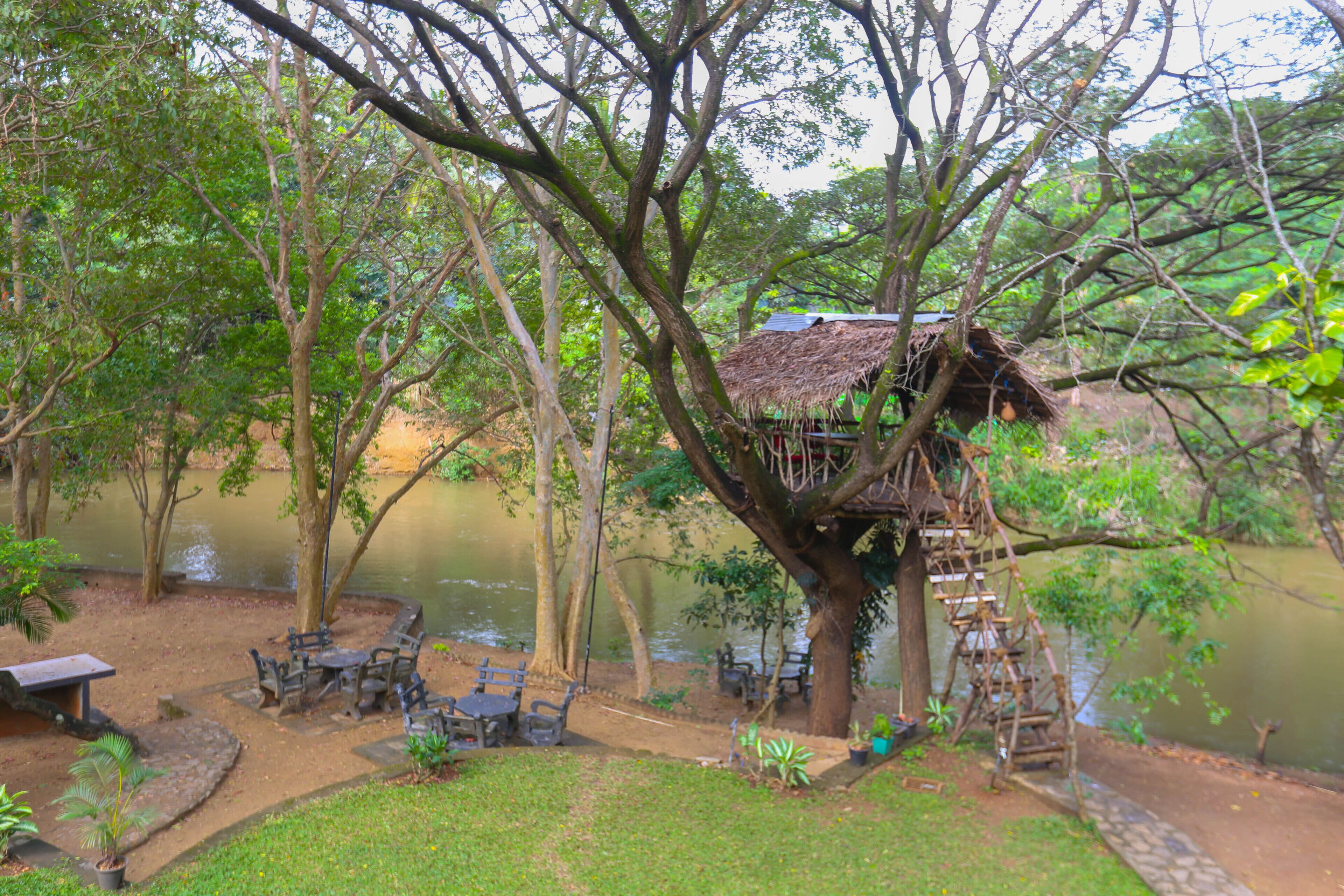 Grand Kalundawa Water Front Holiday Resort