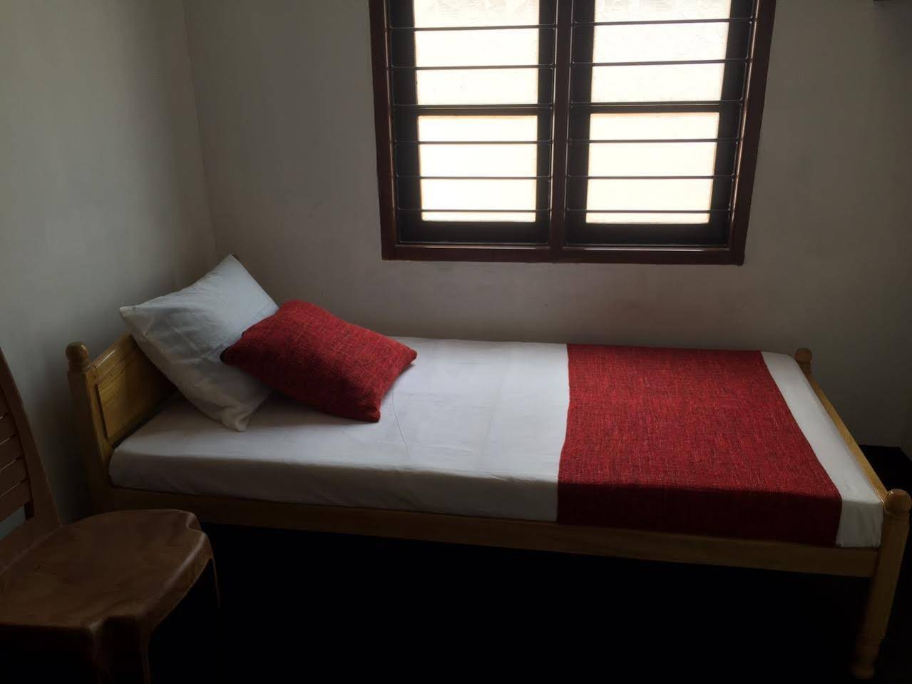 Yaarl Holiday Inn