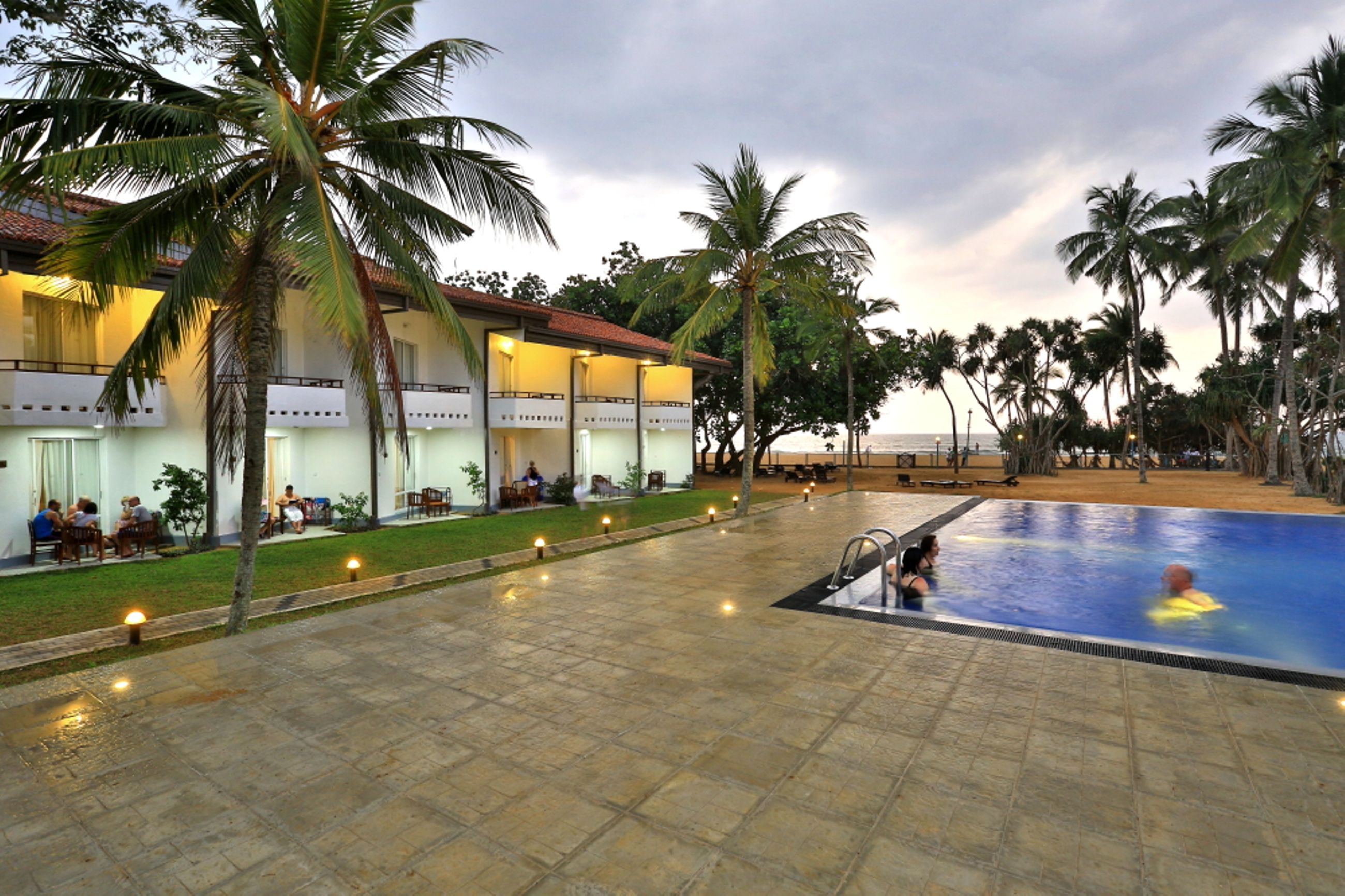 Hibiscus Beach Hotel & Villas