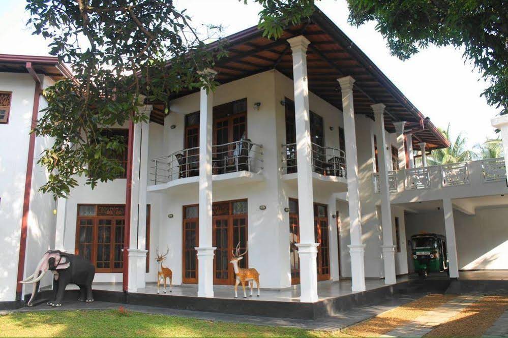 Mahakumara White House Hotel