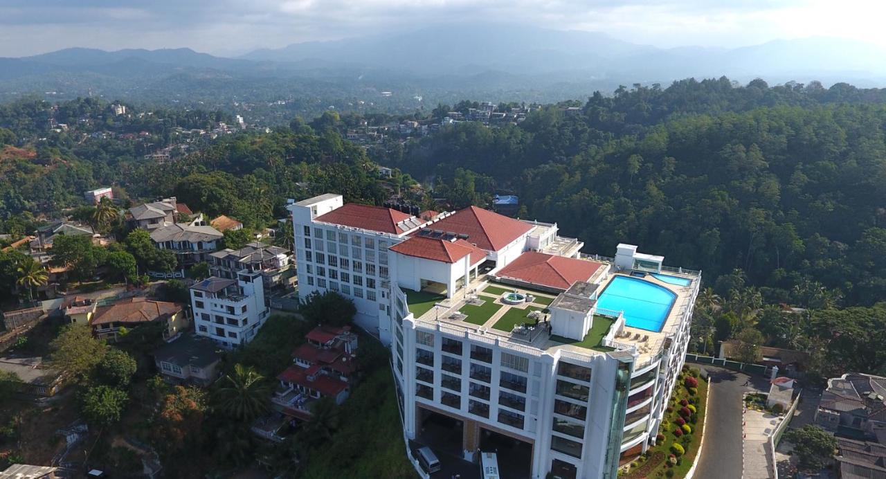 Grand Kandyan Hotel
