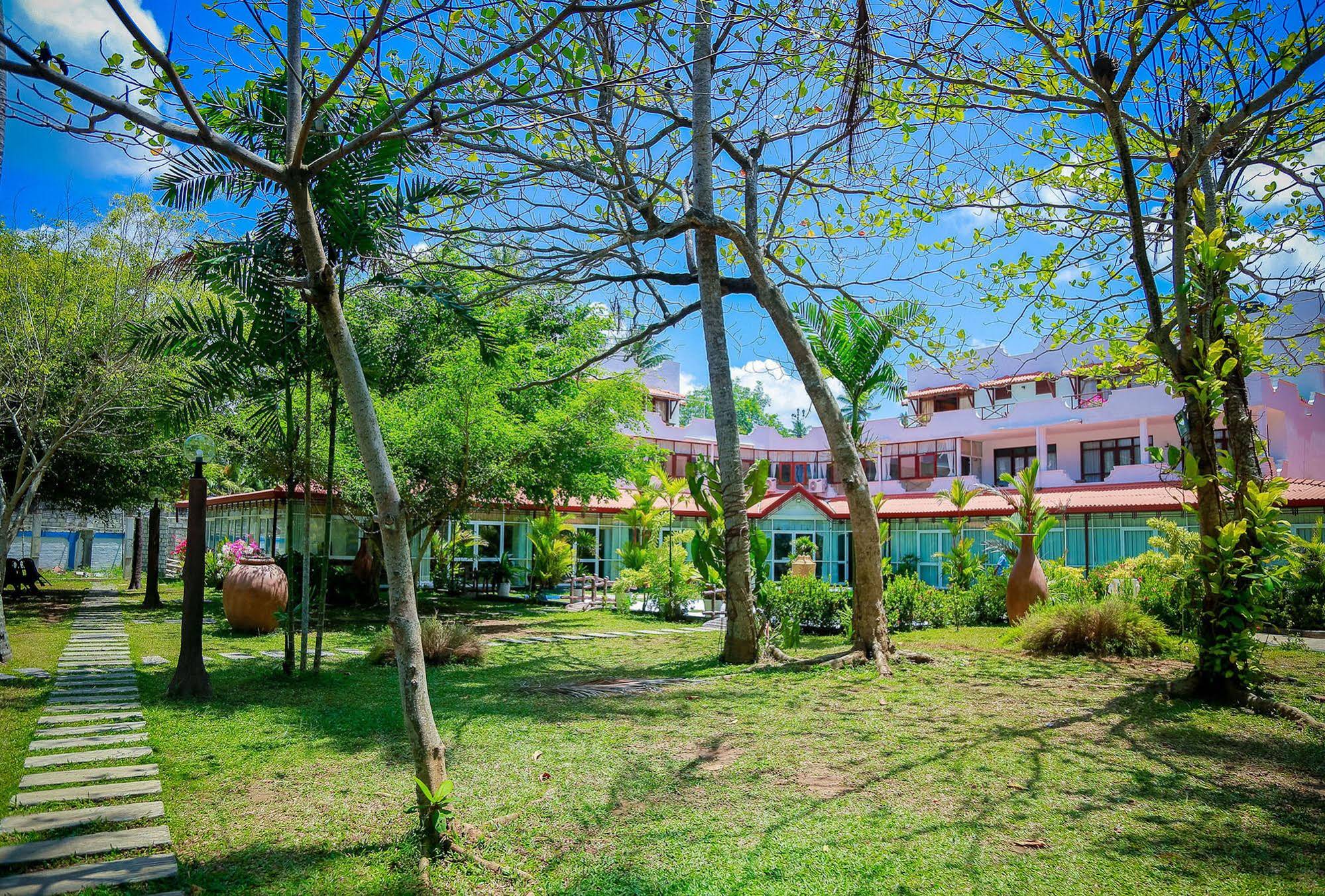 White House Hotel Kosgoda
