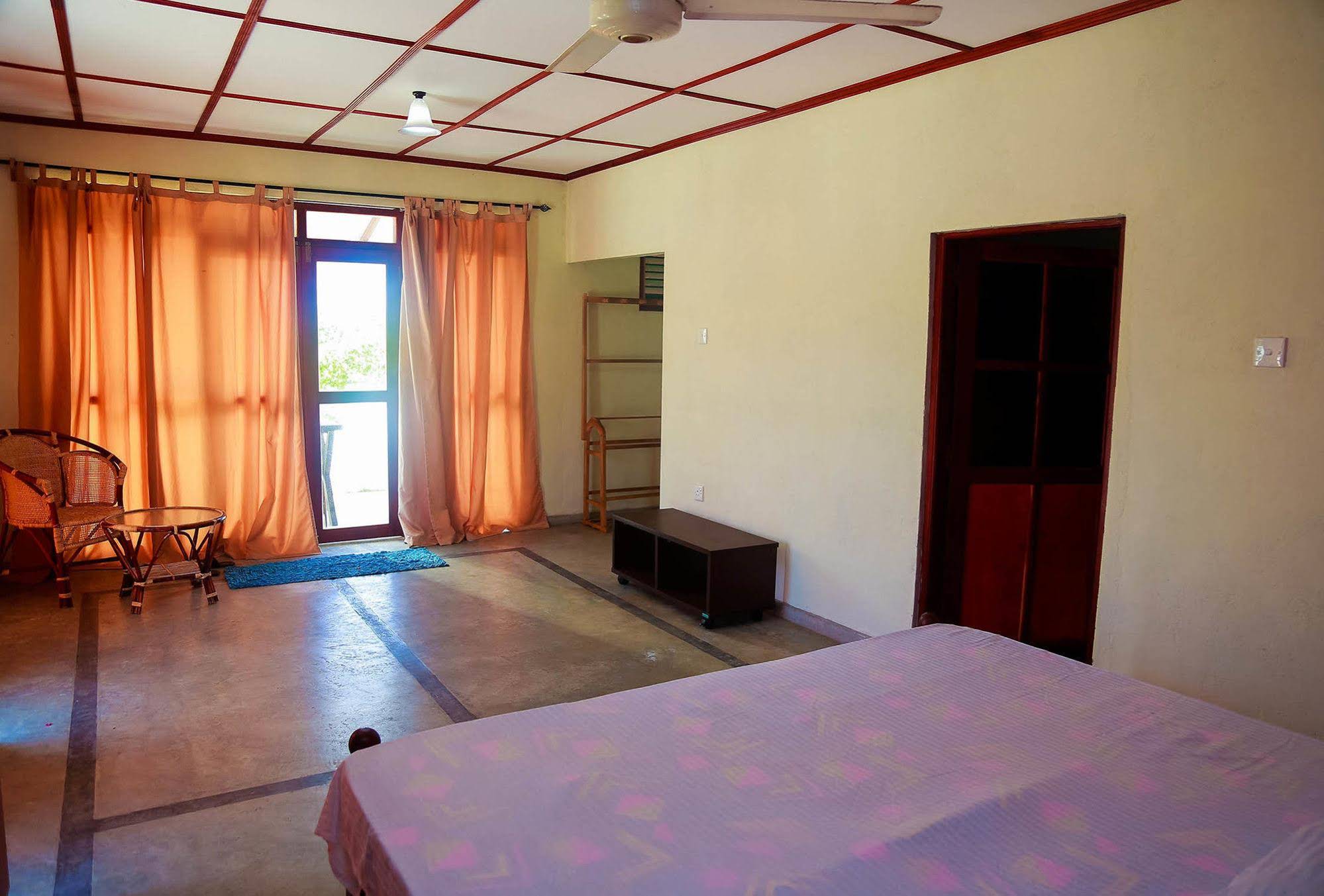 White House Hotel Kosgoda