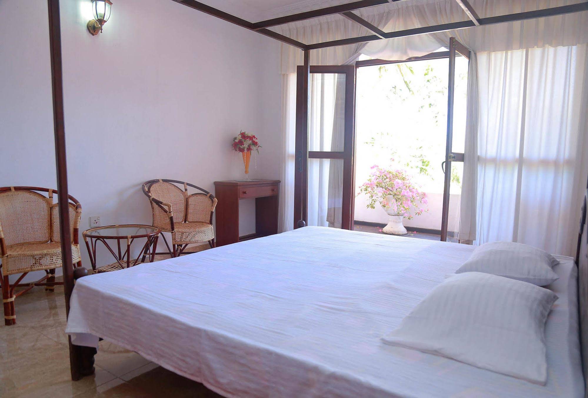 White House Hotel Kosgoda