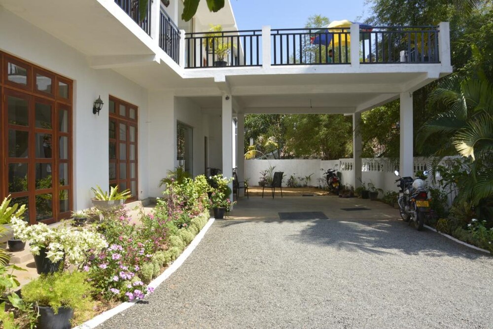 Araliya Blue Beach View Hotel