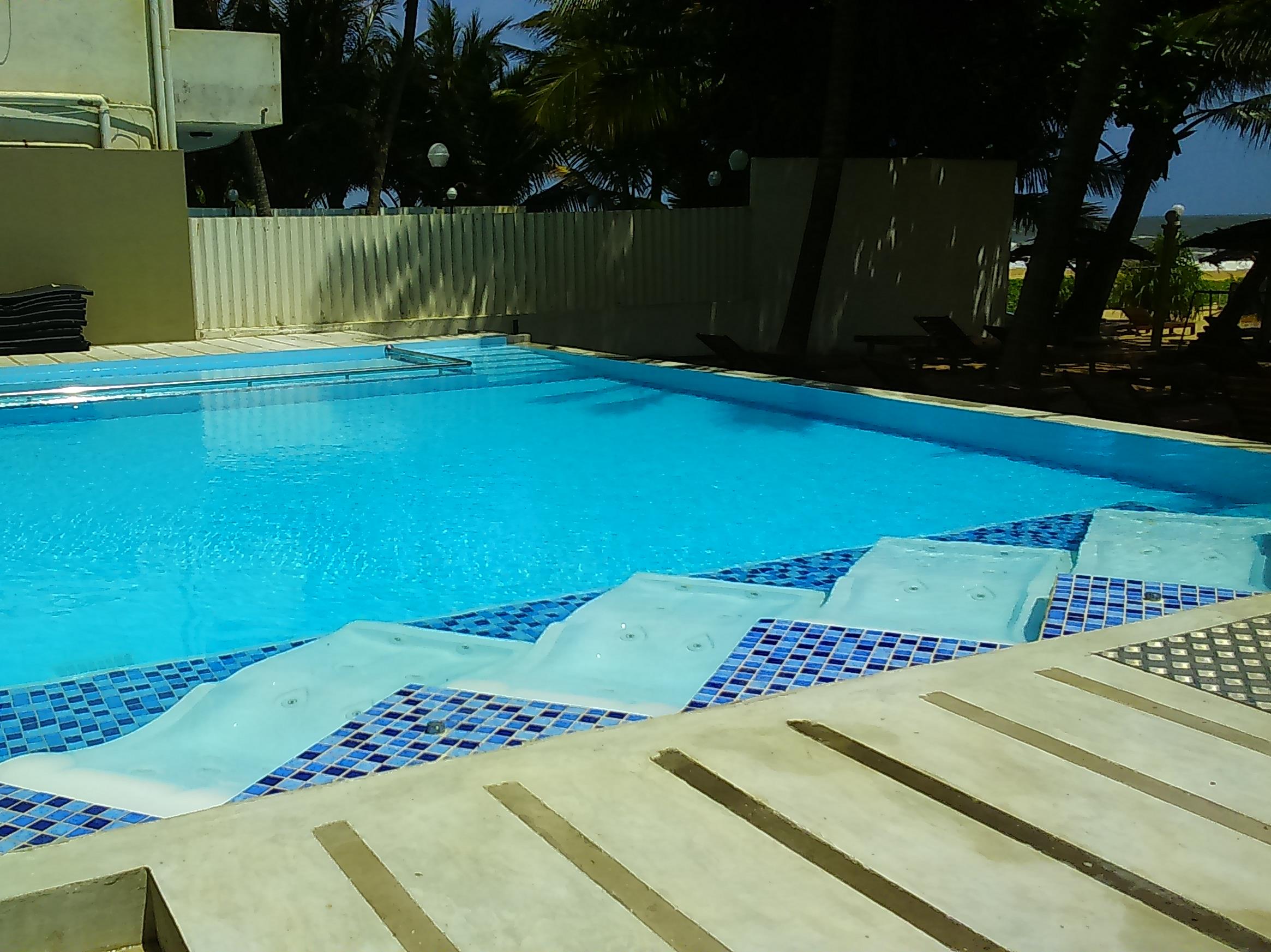 Beacon Beach Hotel