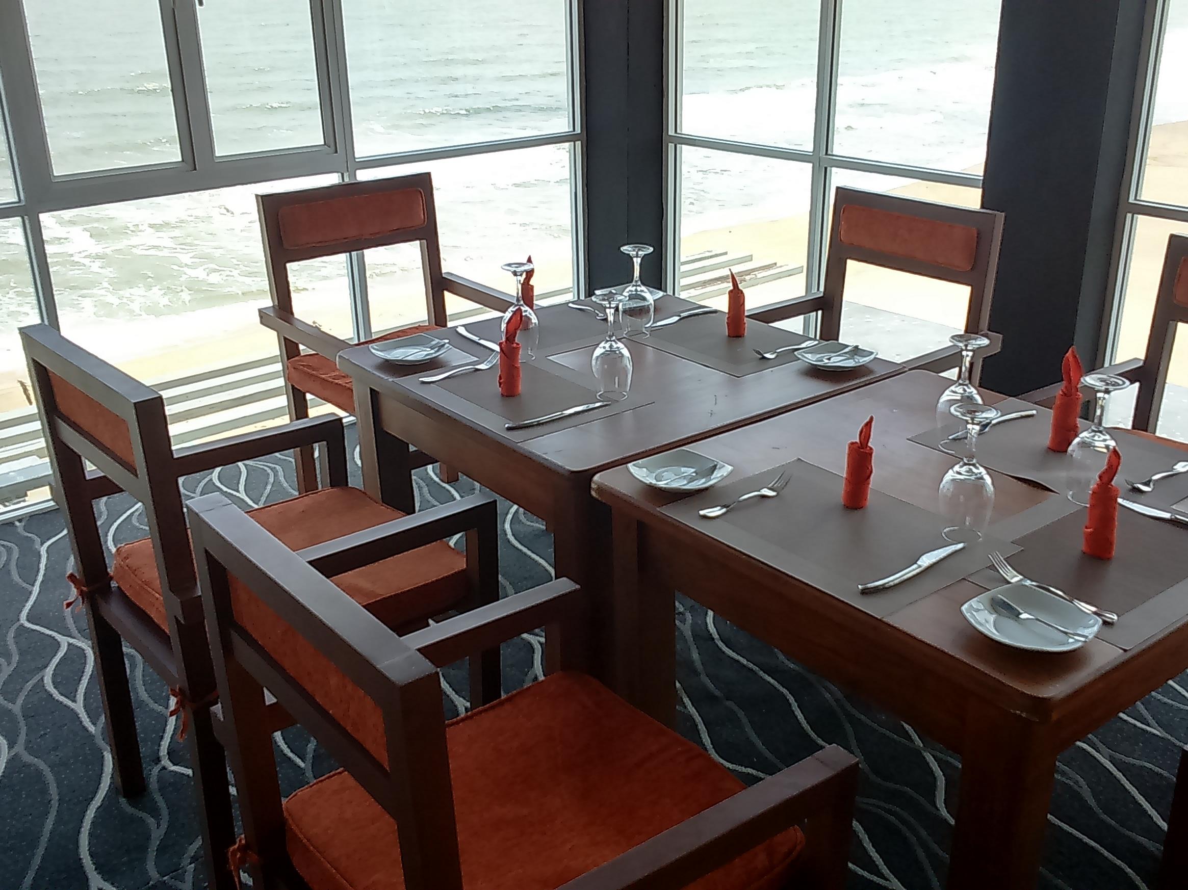 Beacon Beach Hotel