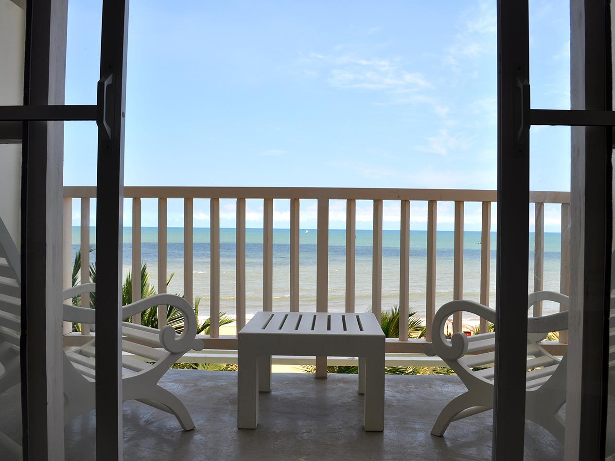 Beacon Beach Hotel