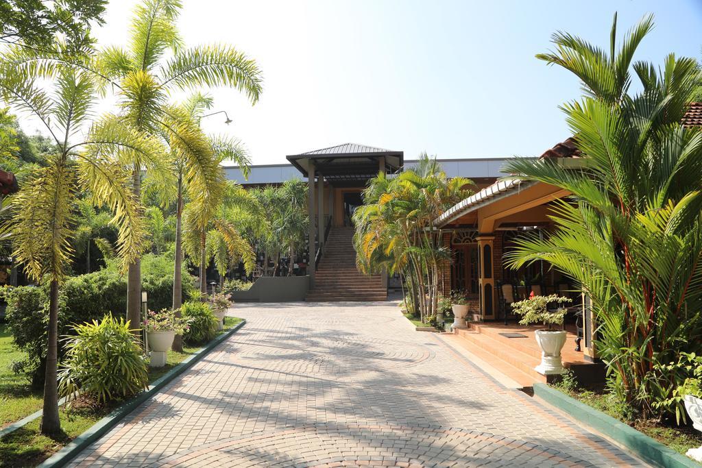 Kumudu Valley Resort