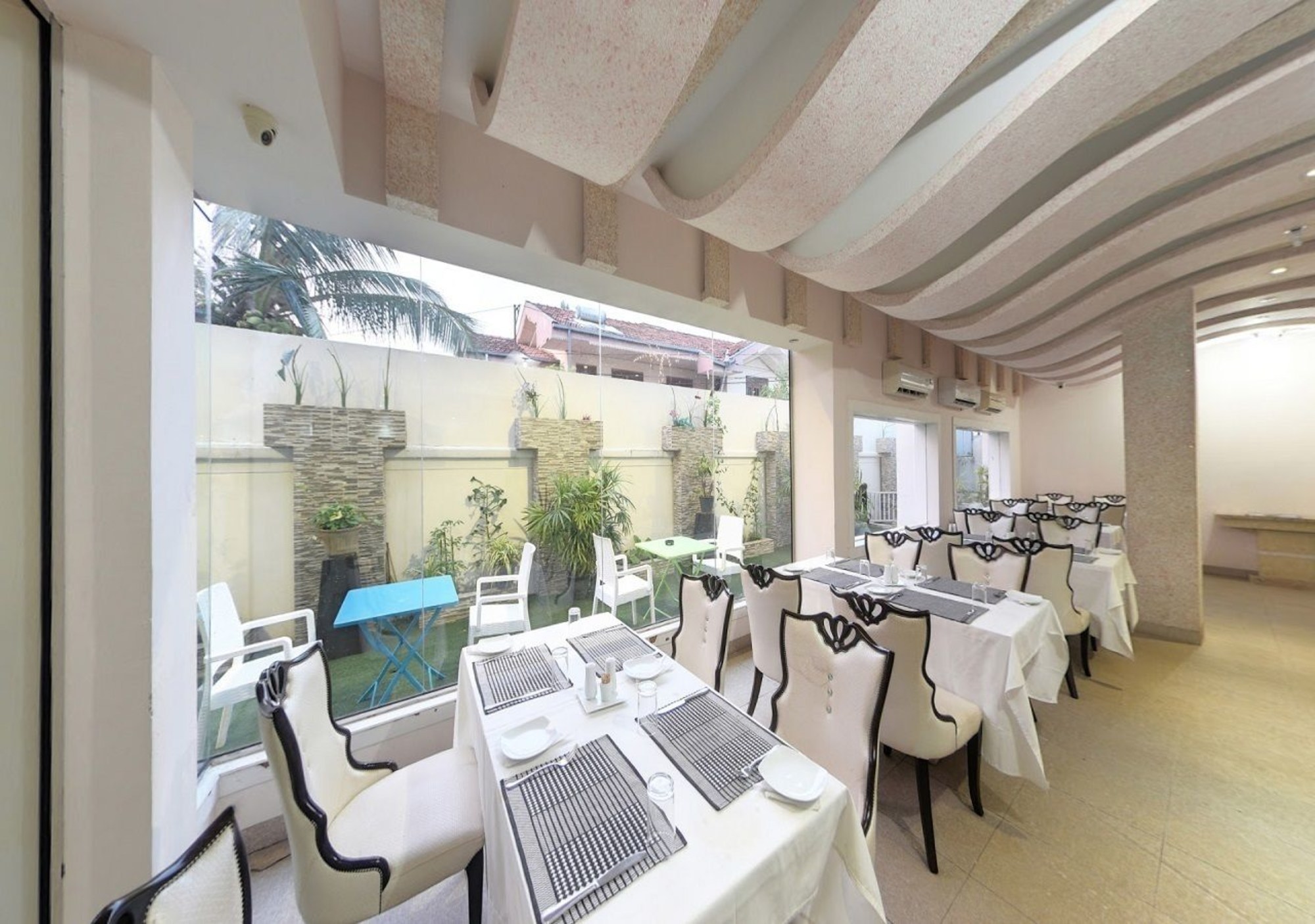 Royal Castle Hotel