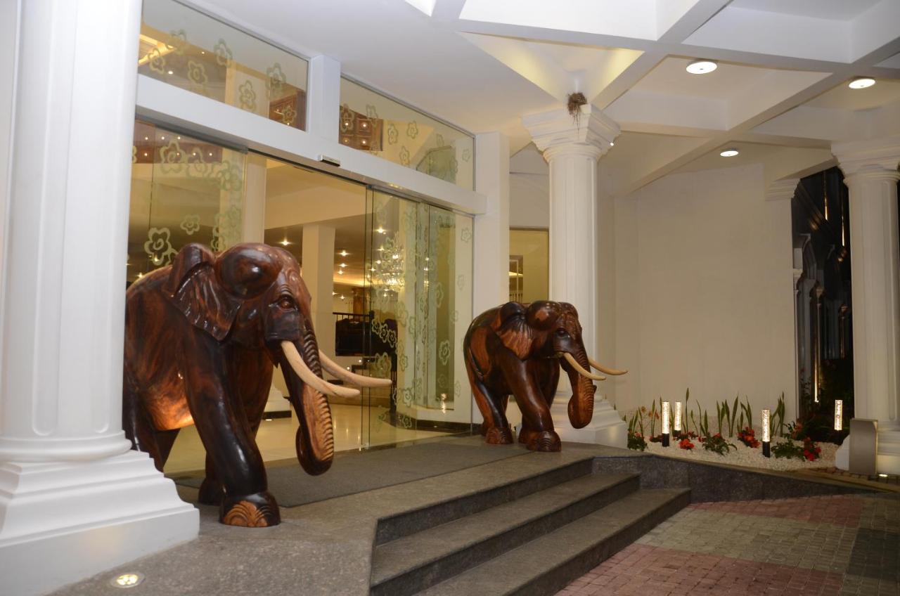 Araliya Green Hills Hotel