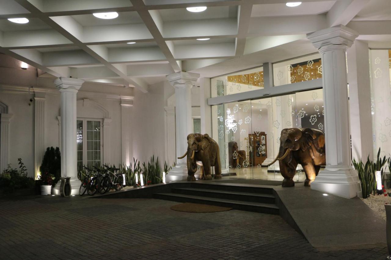 Araliya Green Hills Hotel