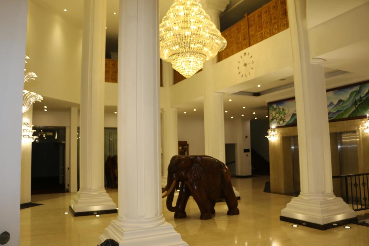 Araliya Green Hills Hotel