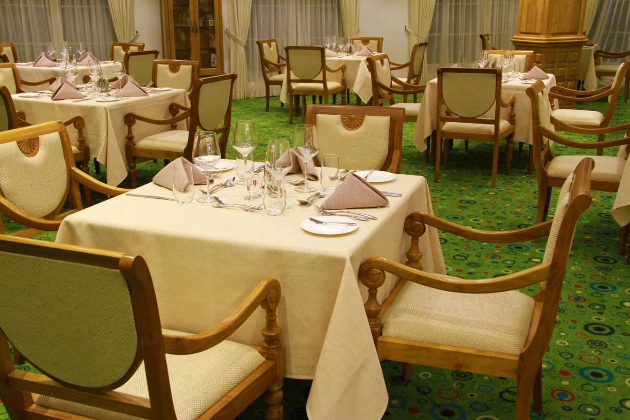 Araliya Green Hills Hotel