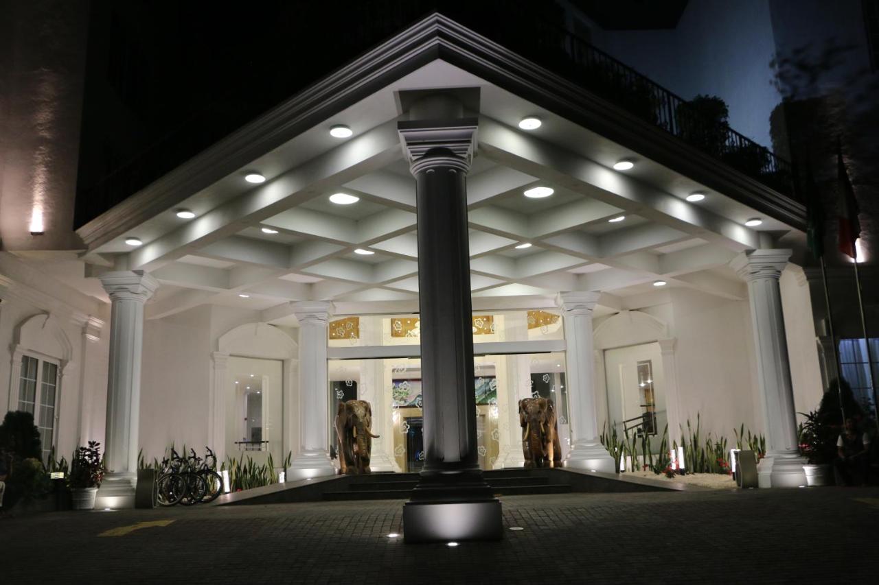 Araliya Green Hills Hotel