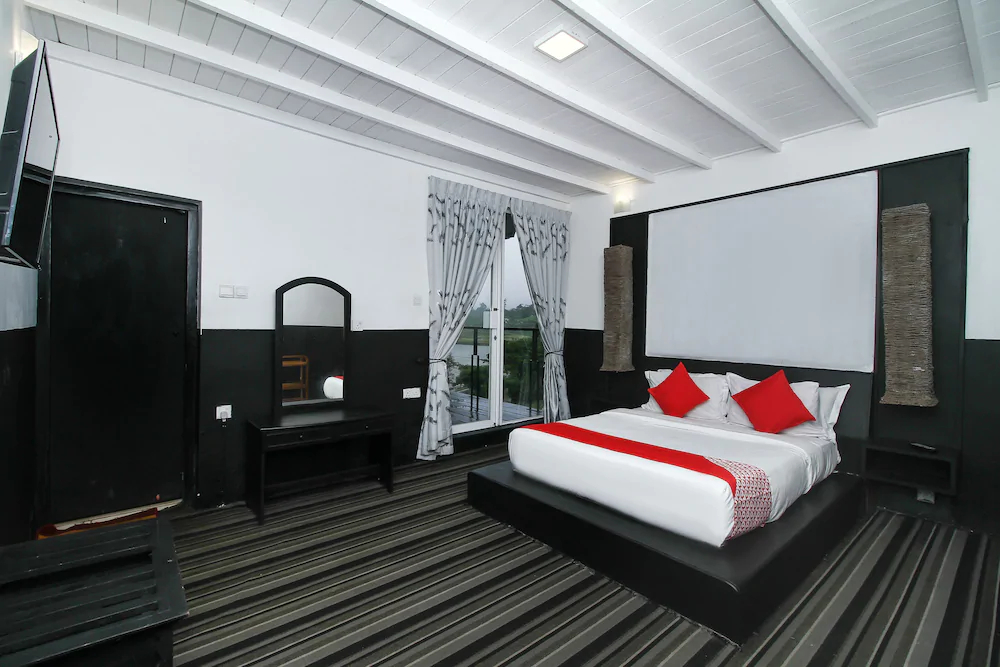 Royal Hotel by OYO Rooms