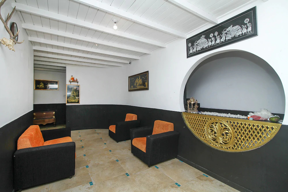 Royal Hotel by OYO Rooms