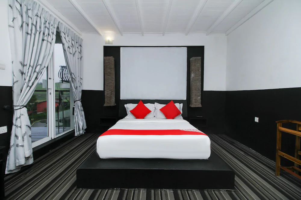 Royal Hotel by OYO Rooms