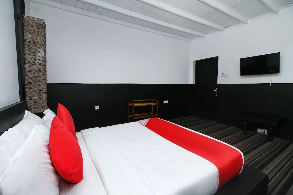 Royal Hotel by OYO Rooms