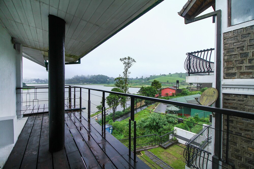 Royal Hotel by OYO Rooms
