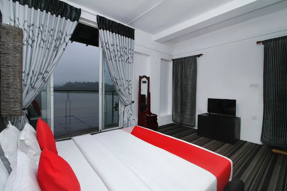 Royal Hotel by OYO Rooms