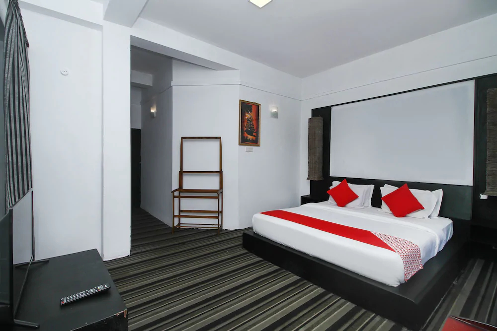 Royal Hotel by OYO Rooms