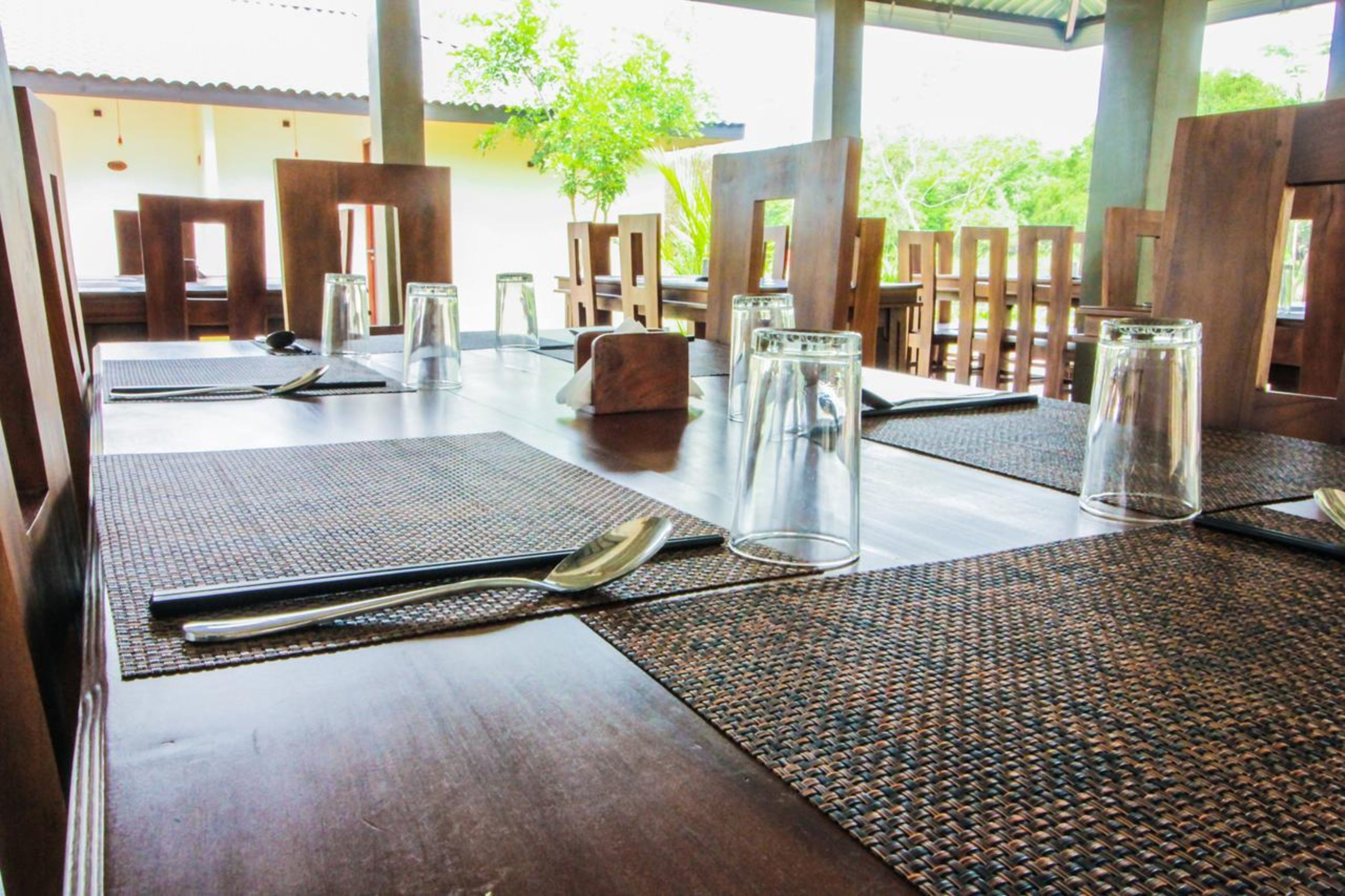 Ceyloni Hotel
