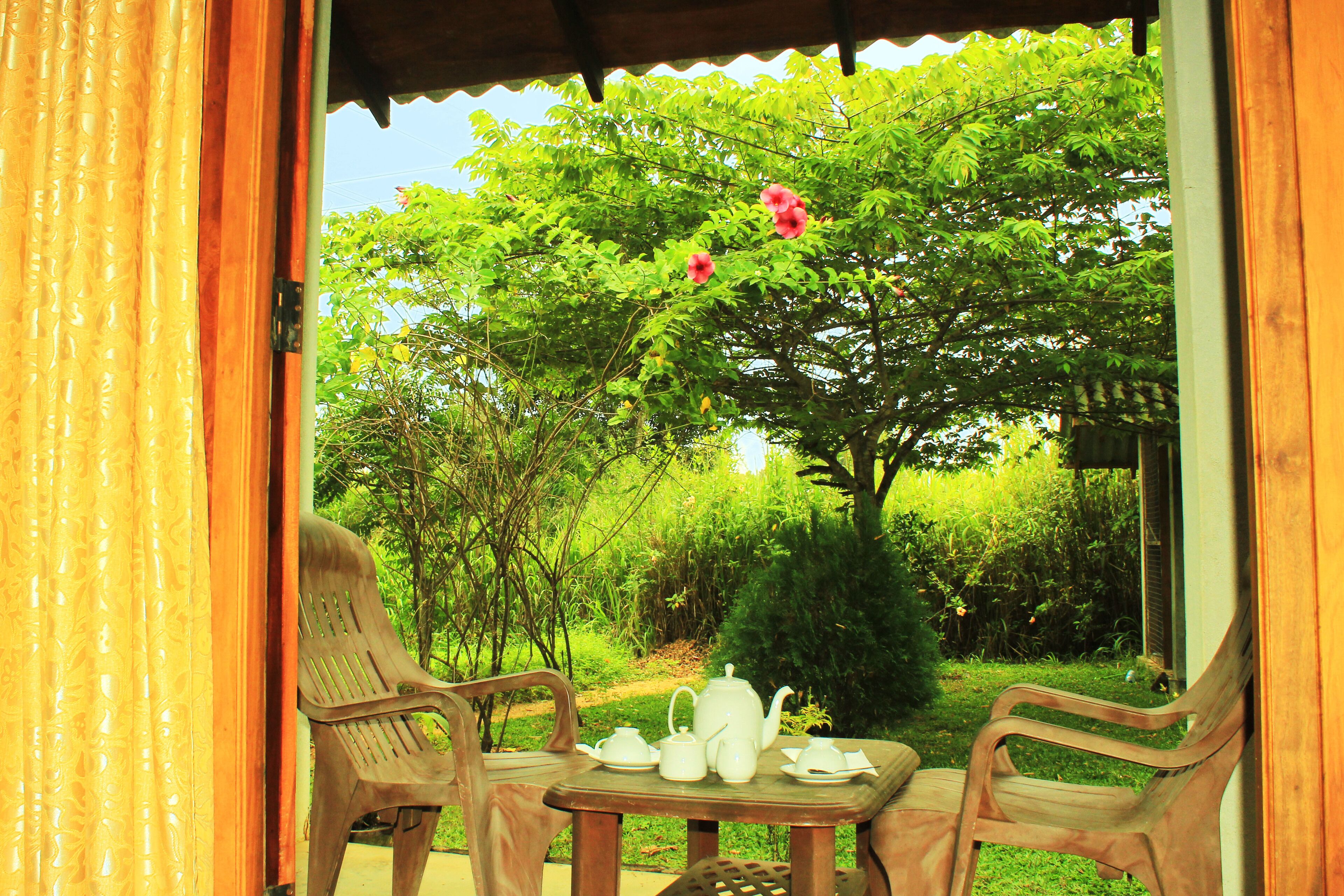 Green Hut Hotel & Restaurant