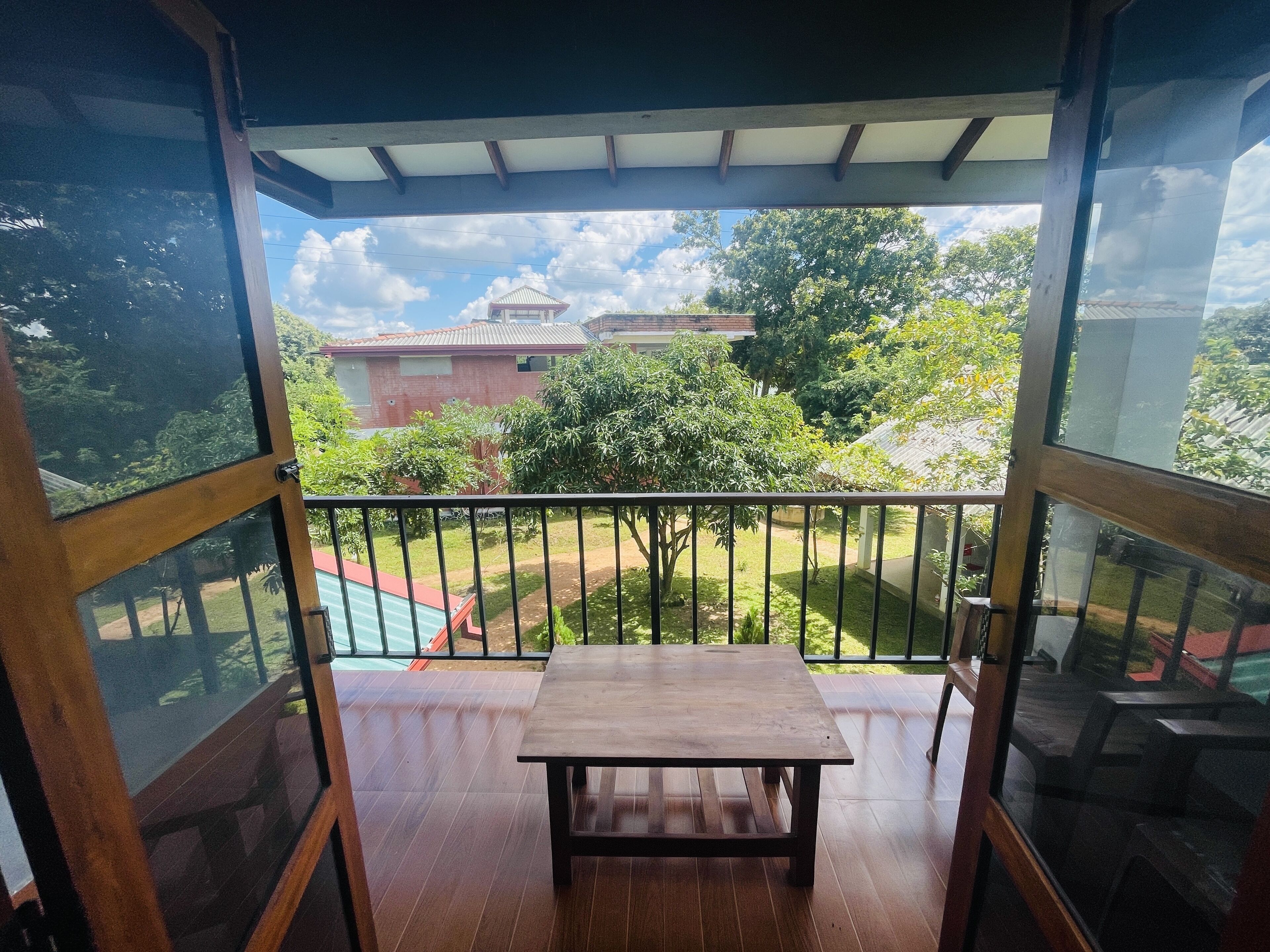 Green Hut Hotel & Restaurant