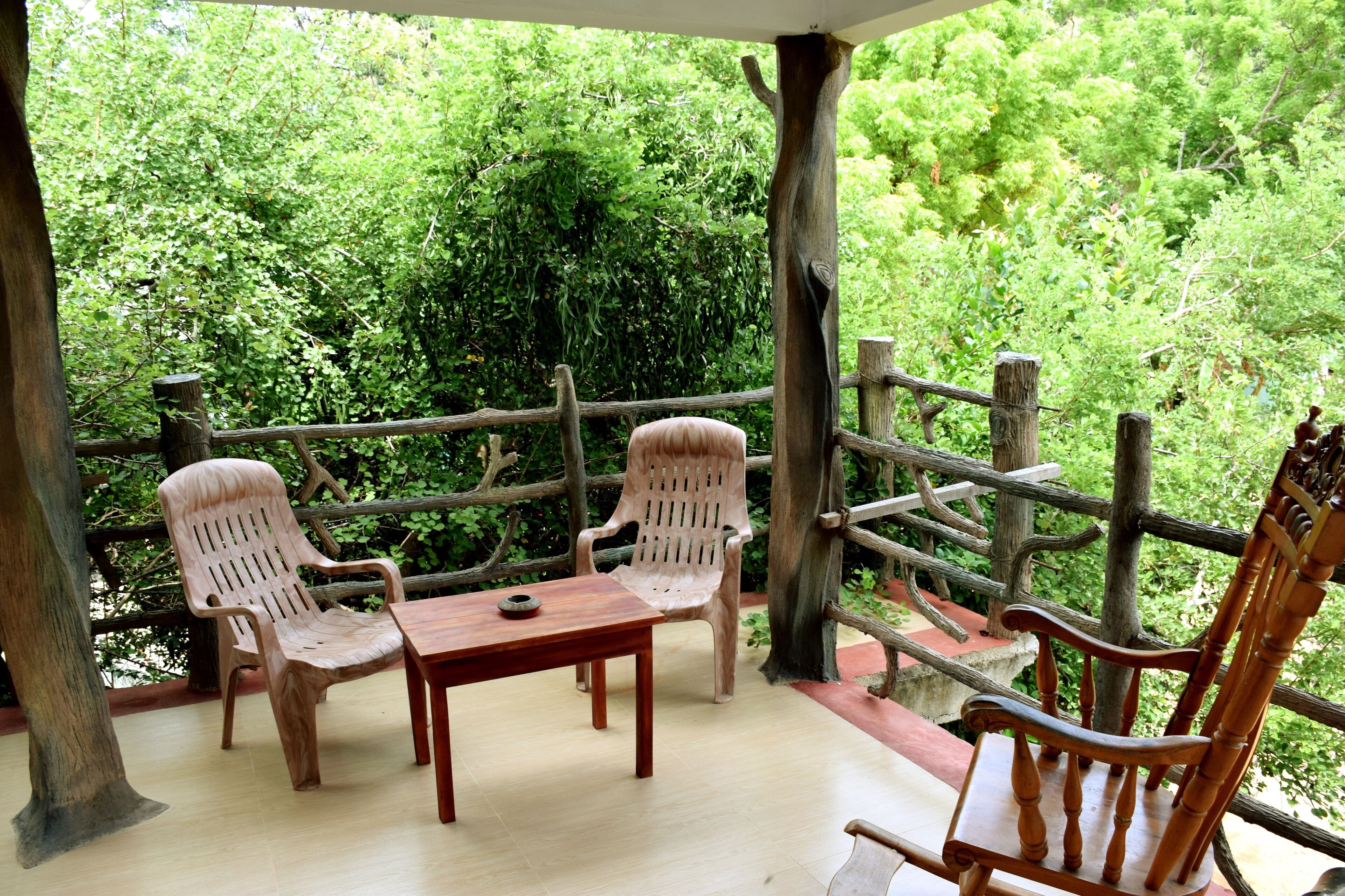 Hungry Lion Resort and Restaurant