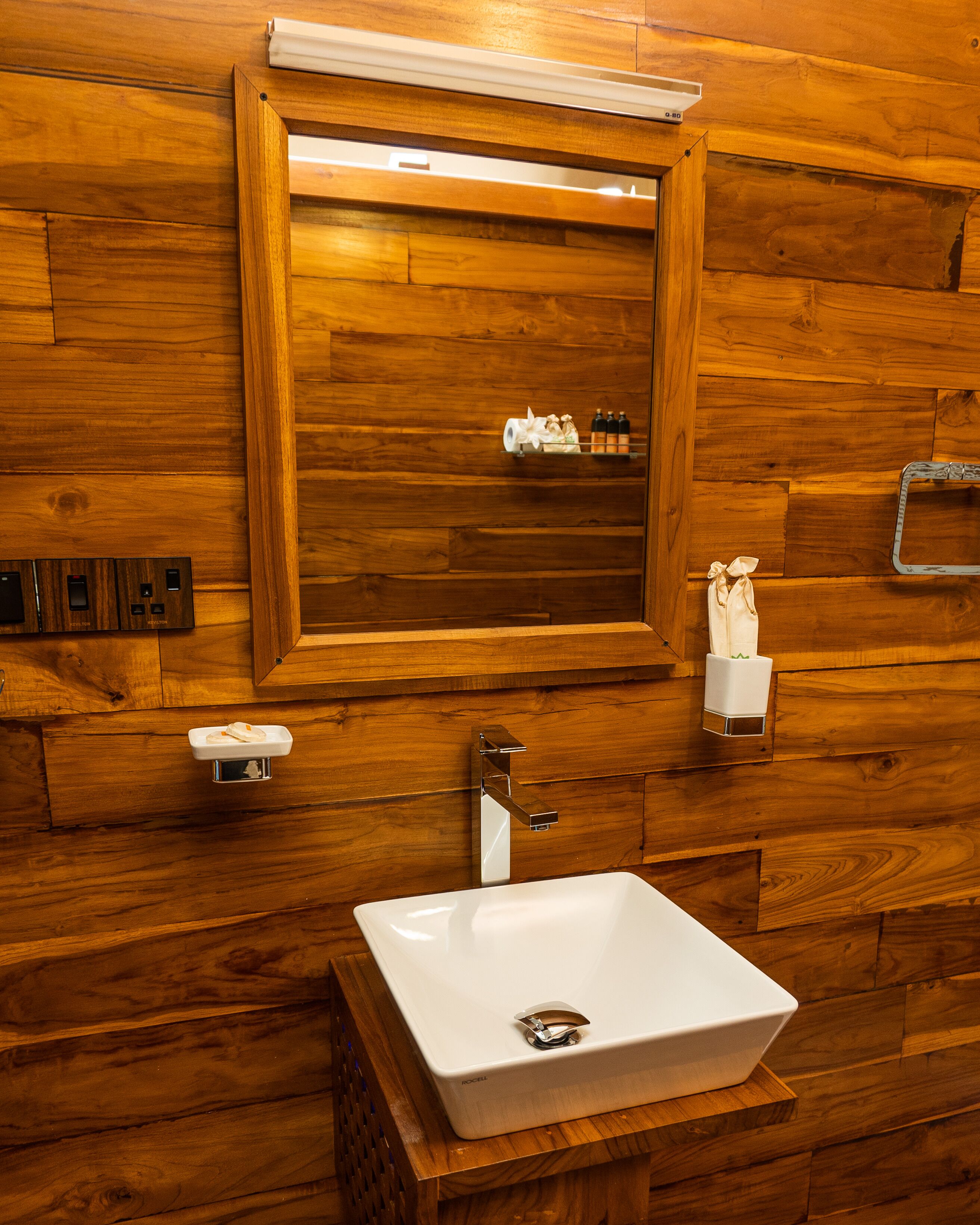 Leopard Reach Yala By Seven Angels