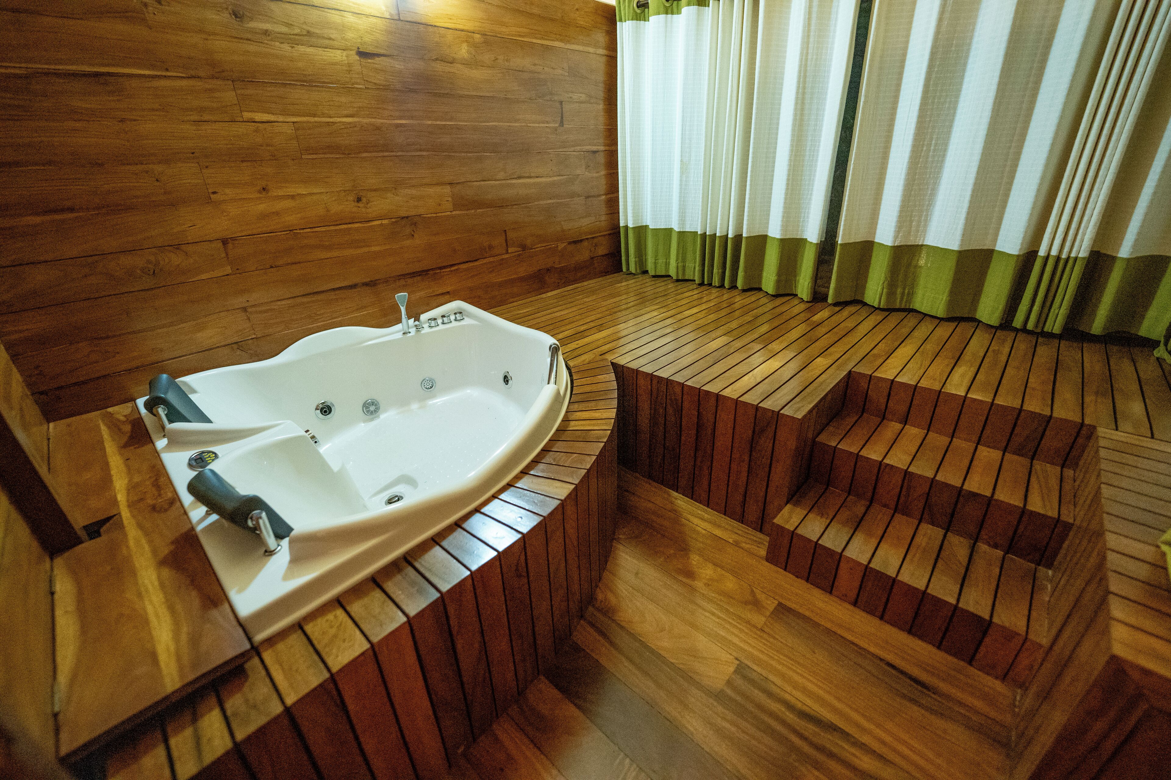 Leopard Reach Yala By Seven Angels