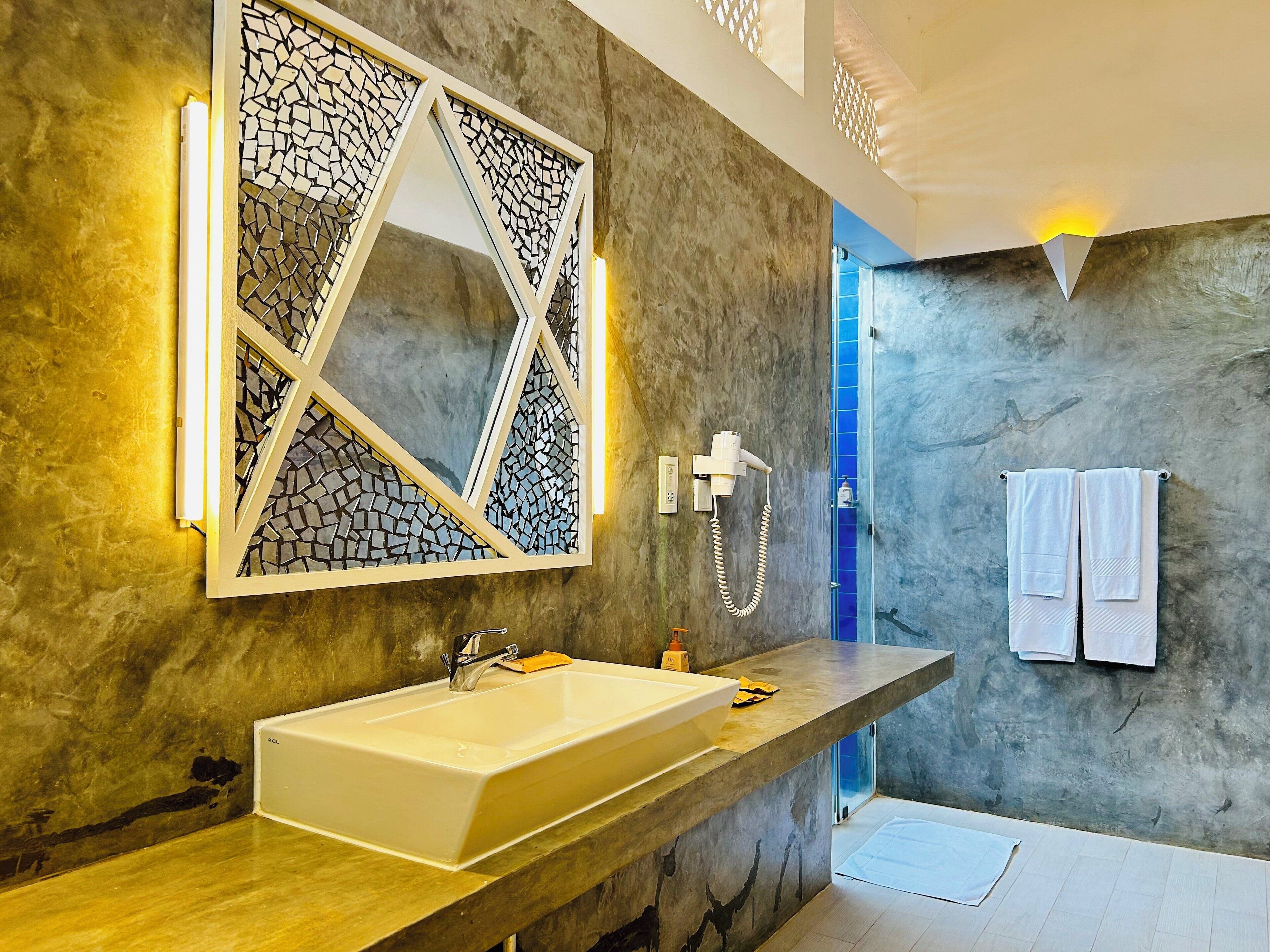 Trinco Blu by Cinnamon